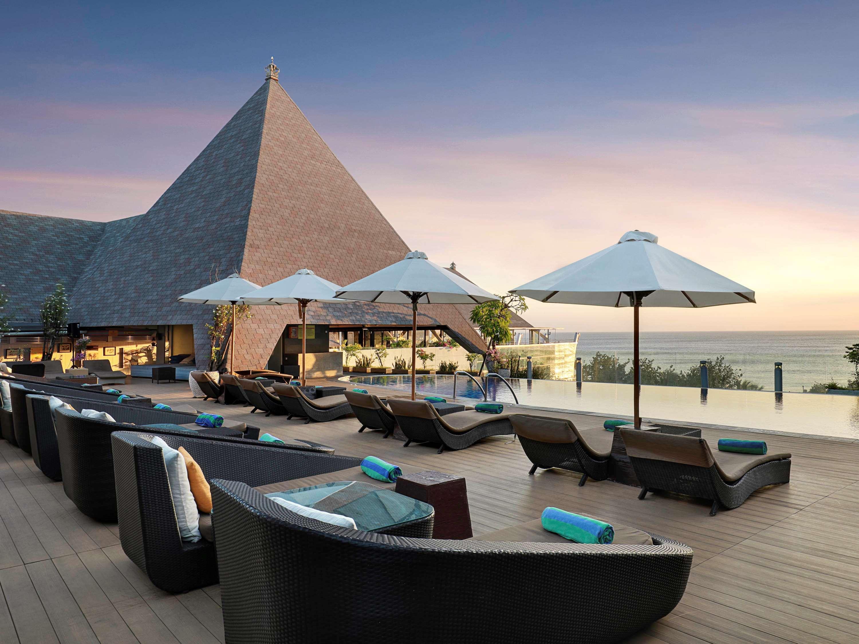 The Kuta Beach Heritage Hotel - Managed By Accor Kültér fotó The rooftop bar at the W Retreats & Spa, Phuket