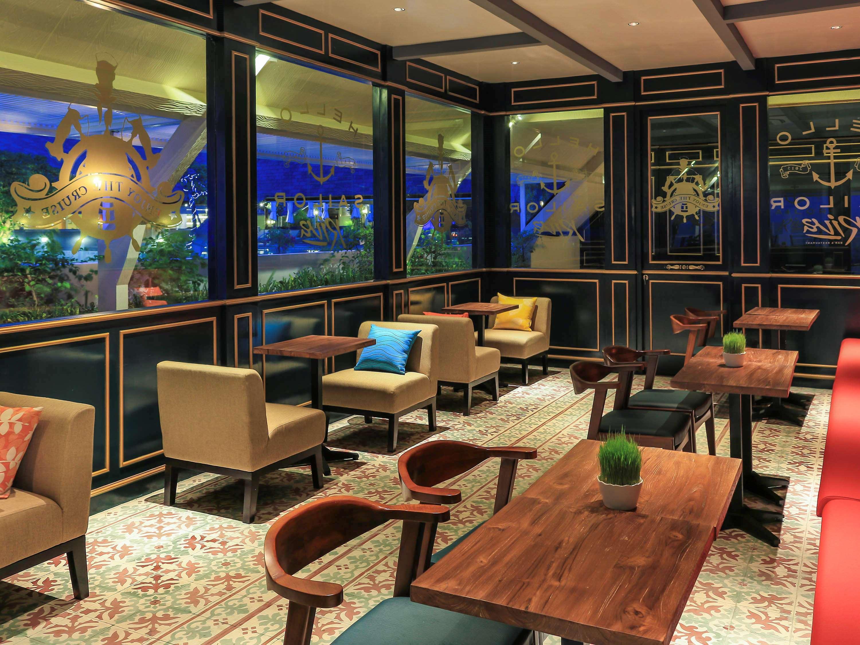 The Kuta Beach Heritage Hotel - Managed By Accor Kültér fotó The interior of the restaurant