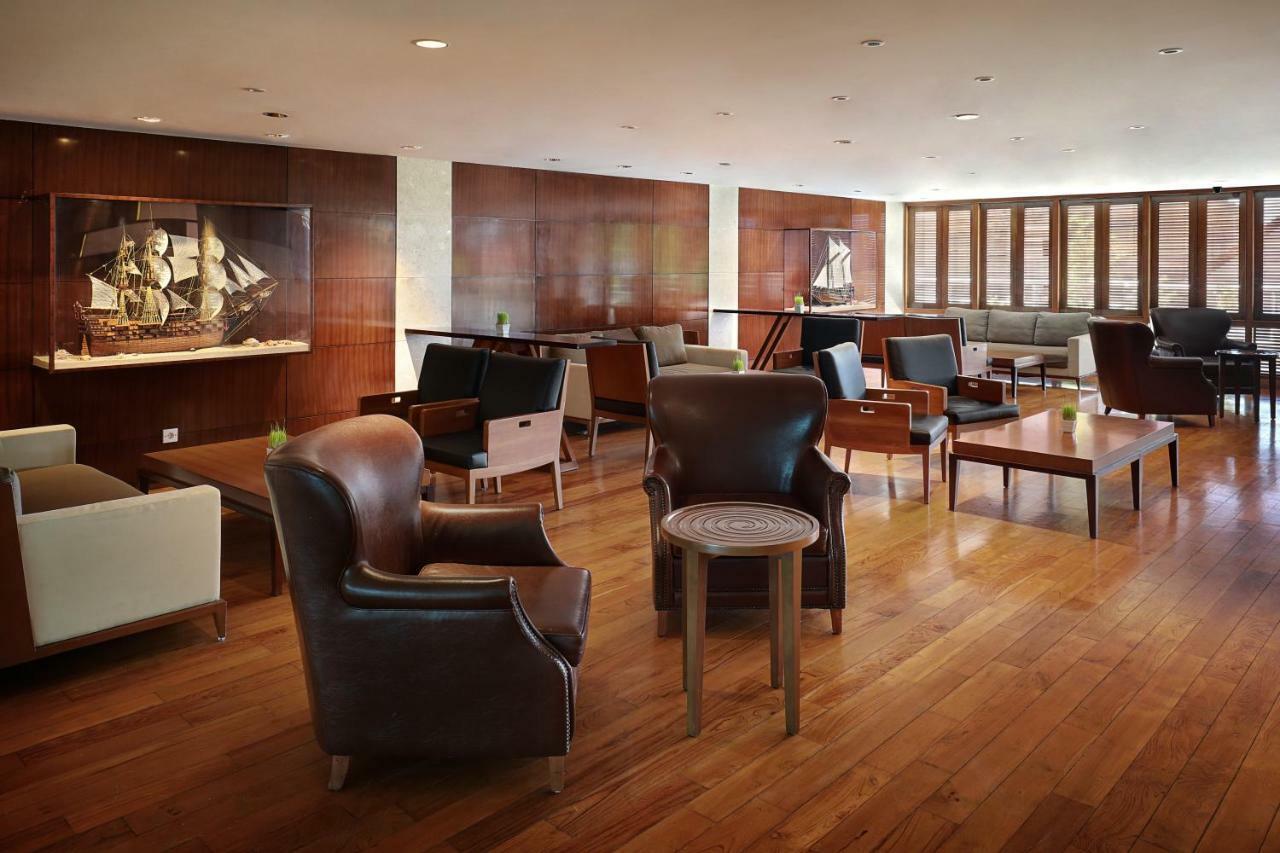 The Kuta Beach Heritage Hotel - Managed By Accor Kültér fotó The Club lounge at San Francisco International Airport